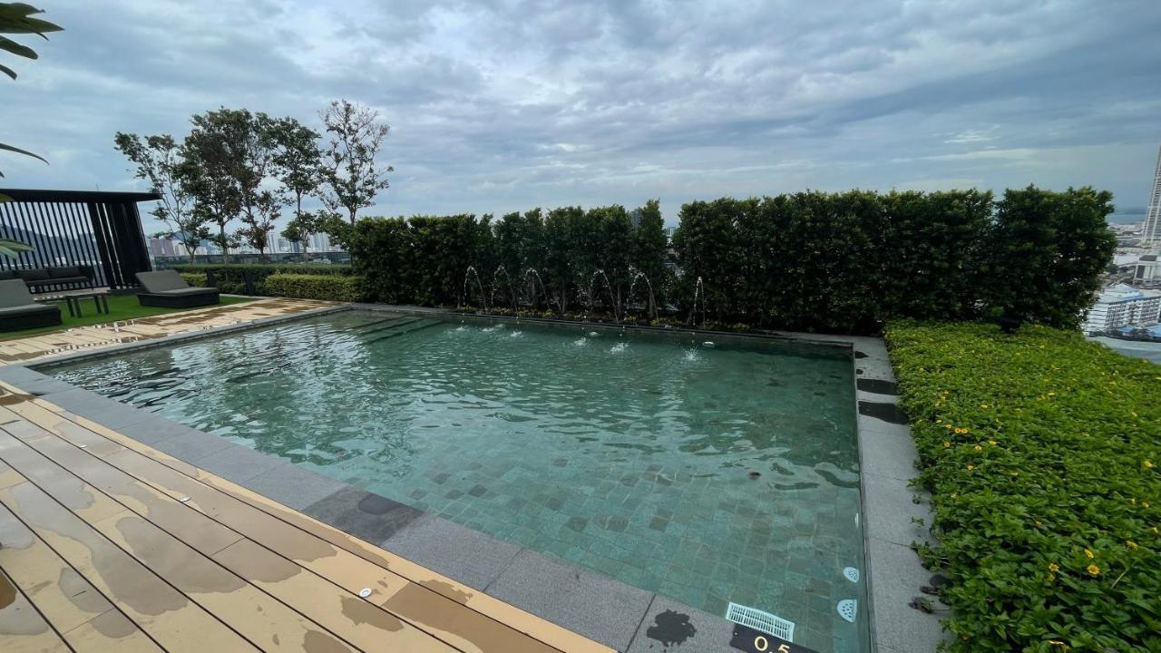 13 Beacon Executive Suites #Rooftoppool #Luxurysuites George Town Extérieur photo