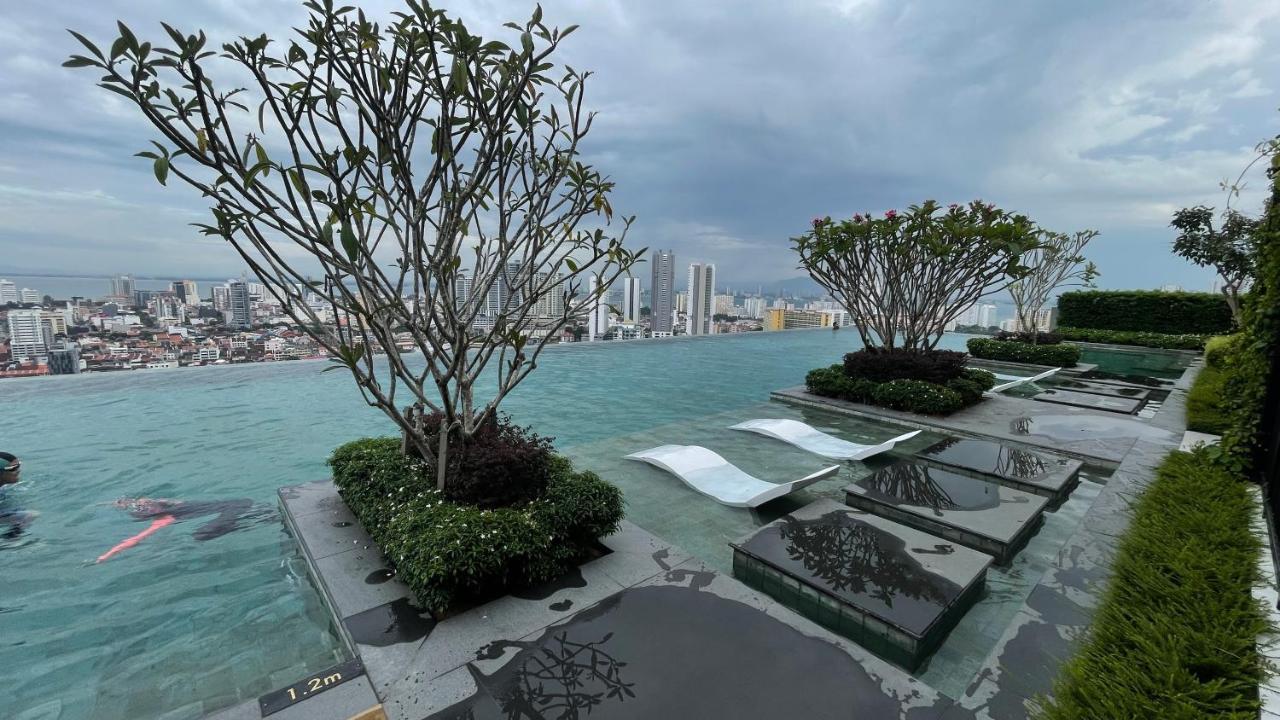 13 Beacon Executive Suites #Rooftoppool #Luxurysuites George Town Extérieur photo